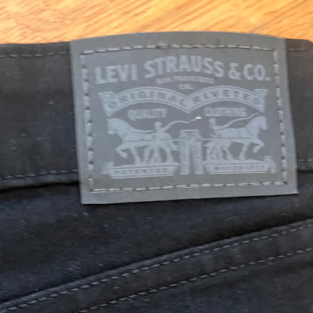 Levi Brand, Black Denim, size 28, Mid Rise Skinny Leg - Picture 6 of 6